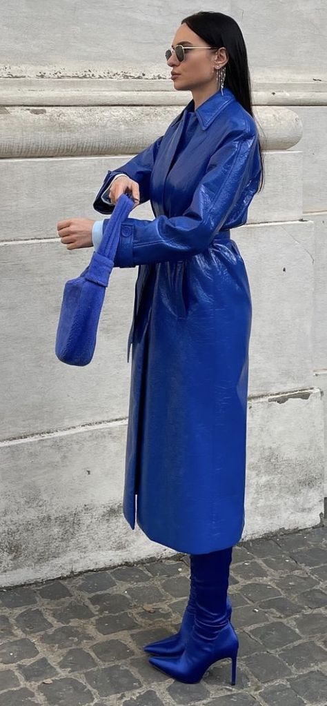 Blue Leather Coat Outfit, Dark Royal Blue Aesthetic, Claud Montana, Blue Leather Outfit, Dark Blue Outfit Aesthetic, Monochrome Outfit Street Style, Blue Monochrome Outfit, Blue Monochromatic Outfit, Blue Clothes Aesthetic