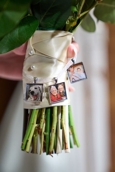 Incorporate those who can't physically be with you on your wedding day by adding photos to your bouquet. ❤️  📸 @delightstoryphoto 💐 @ejohnstondesigns ⛪️ @townhalltexas Wedding Memory Box Ideas, Memory Box Ideas, Wedding Bouquet Jewelry, Wedding Bouquet Charms, Wedding Memory Box, Bouquet Jewelry, Rose Gold Lights, Wedding Memory, Bouquet Charms