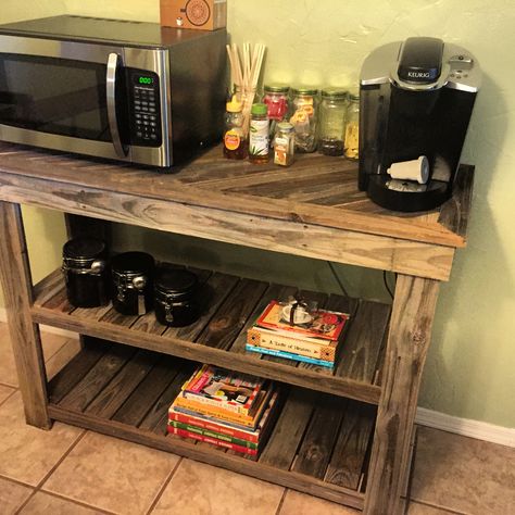 Wooden Coffee Bar Ideas, Diy Rustic Coffee Bar, Coffee Bar Microwave Station, Diy Wood Coffee Bar, Pallet Wood Coffee Bar, Wooden Coffee Station, Pallet Coffee Bar Diy, Diy Pallet Coffee Bar, Crate Coffee Bar