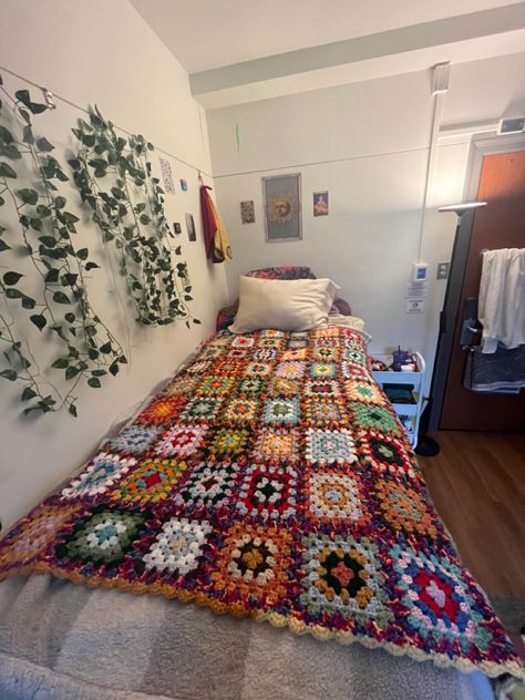 Scrappy Granny Square Blanket, Crochet Patchwork Pillow, Granny Square Scrap Blanket, Scrap Granny Square Blanket, Granny Square Blanket Aesthetic, Colorful Granny Square Blanket, Scrap Yarn Blanket Crochet, Scrap Blanket Crochet, Random Granny Square Blanket