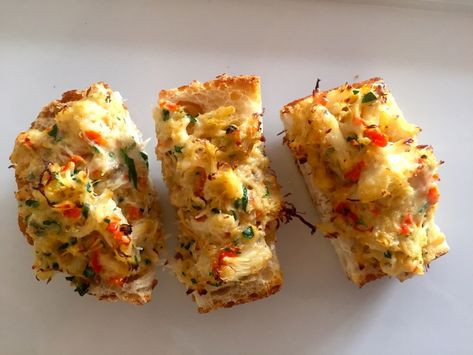 Crab Bread Recipe, Crab Toast Recipe, Prawn Toast Recipe, Crab Toast, Snack Dip Recipes, Life In Spain, Prawn Toast, Mini Crab Cakes, Creamy Crab