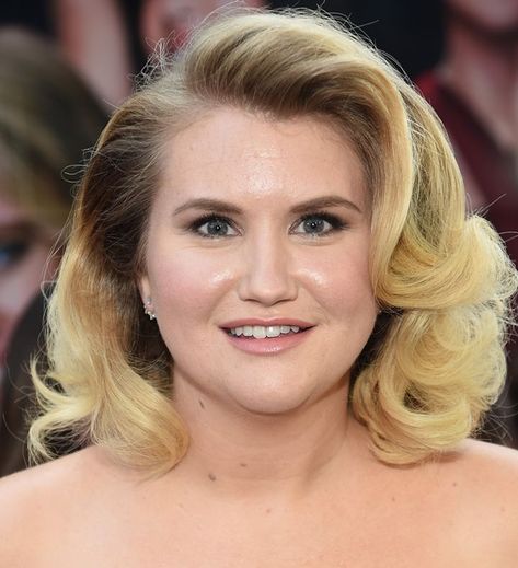 Jillian Bell, Red Carpet Makeup, Born In April, Celebrity Trends, Marital Status, Indian Bollywood, Bollywood Celebrities, Famous Celebrities, Height And Weight