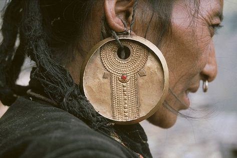 Details of the earring worn traditionally by the Tamang women | Himalayan regions of Tibet, Nepal and India Maori Tattoos, Long Pearl Necklaces, Traditional Earrings, Pearl Jewelry Necklace, We Are The World, Ancient Jewelry, World Cultures, Ethnic Jewelry, Jewelry Inspo