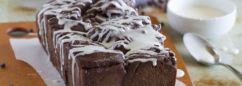 Hershey's Chocolate Pull-Apart Bread. Chocolate Pull Apart Bread, Hawaiian Sweet Breads, Taste And Tell, Bread Pull Apart Recipes, Awesome Desserts, Chocolate Bread Pudding, Best Homemade Pizza, Spiced Chocolate, Mini Chips