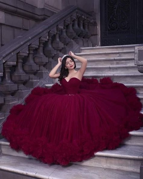 Prom Dress Ideas Unique, Diy Gown, Quinceanera Dresses Red, Xv Dresses, Red Quinceanera Dresses, Party Wear Gowns, Quinceñera Dresses, Quince Dresses Red, Pretty Quinceanera Dresses