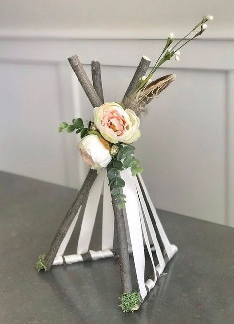 . Tee Pee Centerpiece, Bohemian Bridal Shower, Tee Pee, Bridal Shower Diy, Boho Bridal Shower, Boho Baby Shower, Deco Floral, Pow Wow, Bridal Shower Decorations