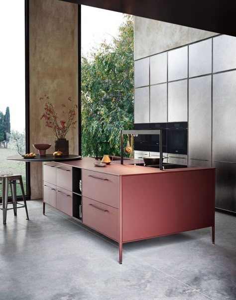 Italian Kitchen Cabinets, Modern Italian Kitchen, Laminate Kitchen, Kitchen Showroom, Interiors Kitchen, Decor Ikea, Classic Kitchen, Kitchen Models, Metal Kitchen