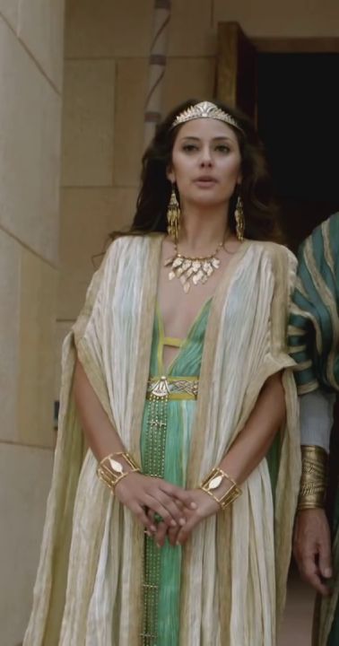 Ancient Greek Clothing Historical, Egypt Style Clothing, Egyptian Historical Clothing, Greek Historical Clothing, Egyptian Clothing Aesthetic, Medieval Egyptian Clothing, Ancient Royalty Clothing, Ancient Egyptian Inspired Fashion, Ancient Greek Aesthetic Fashion