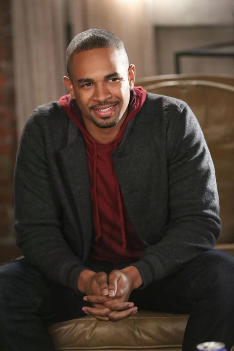 New Girl Episodes, Damon Wayans Jr, No Gossip, Damon Wayans, Funny Comedians, Australian Continent, Comedy Actors, Actors Male, Promotional Photos