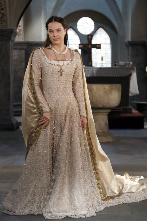 Medieval Coronation Dress, Medieval Wedding Gown, Medieval Gown Aesthetic, Game Of Thrones Wedding Dress, Historical Wedding Dress, Dornish Dress, Anna Inspired Dress, Queen Dress Royal Medieval, Queen Outfits Royal Medieval