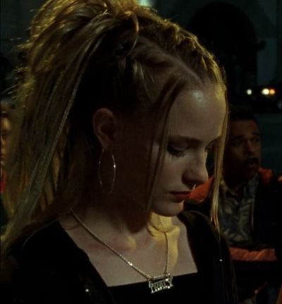 Tracy From Thirteen Hair, Thirteen Movie Hair, Thirteen Movie Aesthetic Hairstyles, Tracy From 13 Hair, Tracys Hair Thirteen, Thirteen Hair Styles, 13 Hairstyles Movie, Tracy Thirteen Hairstyle, Tracy Freeland Hairstyles