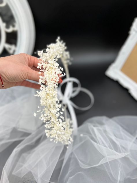 Excited to share the latest addition to my #etsy shop: Preserved white gypsophila / bridal boho crown / wedding crown / White Dried Baby Breath Crown https://etsy.me/3o5gJXY #white #wedding #ttndesign Boho Flower Crown Bride, Baby Breath Crown, Baby Crown Headband, Dried Baby Breath, Bohemian Wedding Ceremony, Bride Hair Down, White Gypsophila, Boho Crown, Dreamy Wedding Dress