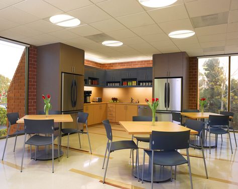 Break Room Ideas, Break Room Design, Cafeteria Table, Staff Lounge, Basketball Room, Office Break Room, Interior Ceiling Design, Modern Office Decor, Recreational Room