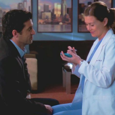 Ellen Pompeo Patrick Dempsey, Grey's Anatomy Wallpaper Iphone, Dr Mcdreamy, Aesthetic 00s, Greys Anatomy Derek, Greys Anatomy Couples, Greys Anatomy Facts, Meredith And Derek, Lexie Grey