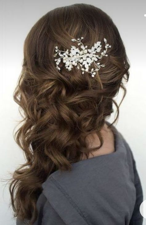 Wedding Hairstyles To The Side, Country Wedding Hairstyles, Hairstyle Bridesmaid, Down Wedding Hairstyles, Wedding Hair Side, Half Up Half Down Wedding, Side Swept Hairstyles, Side Hair, Brown Curly Hair