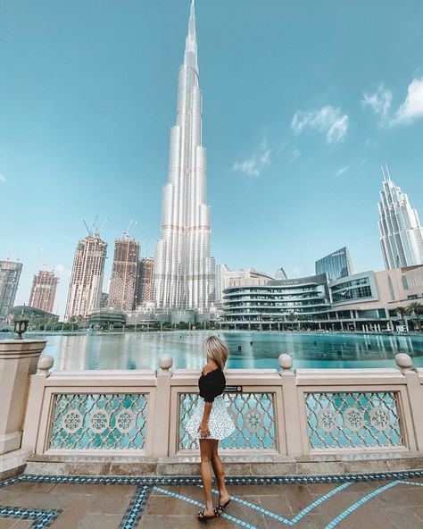 Burj Khalifa - tallest building in the world. This is shot in the Downtown Dubai where Dubai Mall and Burj Khalifa are located. Dubai photo ideas. Instagrammable places in Dubai. Dubai photo spots. Dubai Mall Outfit Ideas, Burj Khalifa Pose Ideas, Photo Ideas In Dubai, Dubai Mall Photo Ideas, Dubai Ideas Photo, Dubai Photo Ideas Instagram, Burj Khalifa Poses, Burj Khalifa Photo Ideas, Poses In Dubai