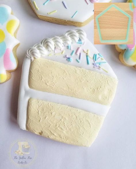 Slice Of Cake, Cookie Time, Cookie Inspiration, Cake Slice, Cookies Decorated, Icing Cookies, Birthday Cookies, Cookie Designs, Food Decoration