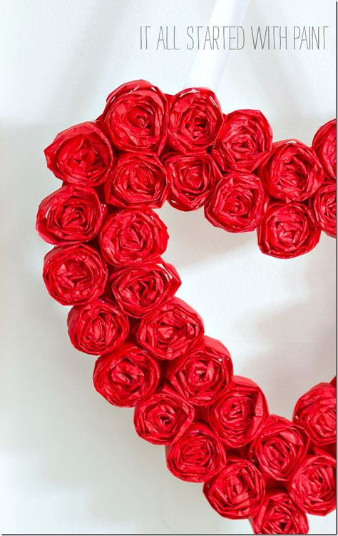 19 DIY Heart Decorations - Make GORGEOUS Valentine Decorations - The Crazy Craft Lady Valentine Wreath Tutorial, Valentine Wreath Craft, Valentines Wreaths, Diy Valentines Day Wreath, Valentine Wreath Diy, Bingo Party, Valentine Recipes, Red Crafts, Valentine's Day Wreath