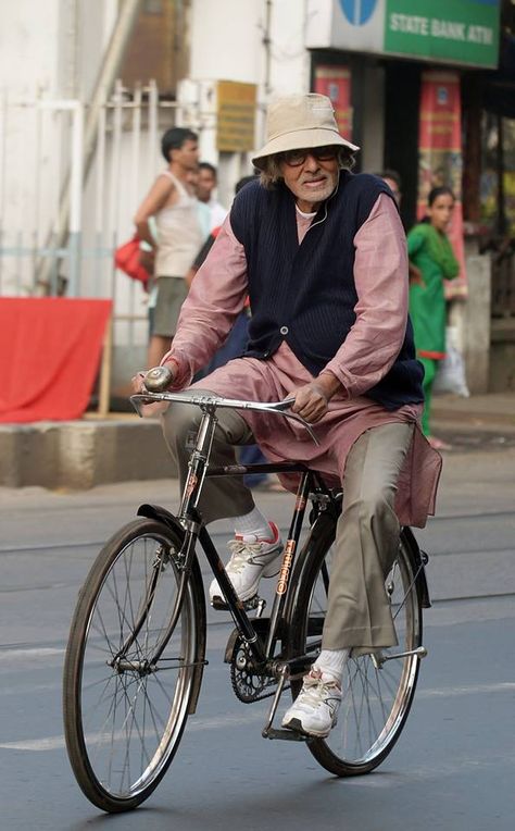 Veteran Bollywood‬ actor Amitabh ‪‎Bachchan‬ rides a bicycle along a road during filming for Piku - an upcoming Hindi film directed by Sujit Sarkar‬ in ‪‎Kolkata‬. ■ Photo: Indrajit Dutta Piku Amitabh Bachchan, Gesture Sketch, Gesture Reference, Bike India, Bicycle Drawing, Old Cycle, Memory Drawing, Bollywood Posters, Figurative Artwork