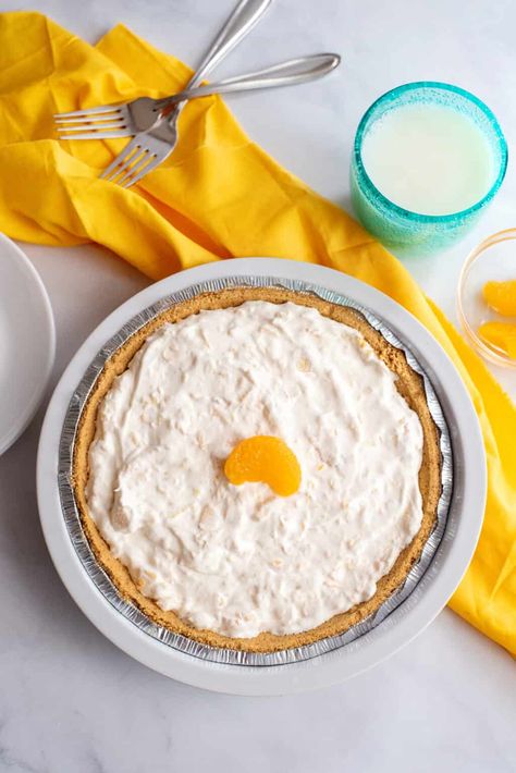 Mandarin Orange Pie Recipe, Mandarin Orange Pie, Orange Pie Recipe, Graham Cracker Crust Pie Recipes, Banana Caramel Pie, Hawaiian Pie, Easy Banoffee Pie, Mandarin Orange Cake, Orange Pie