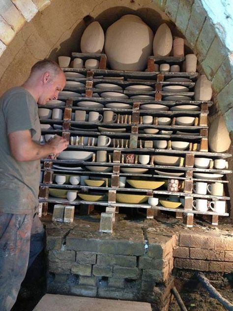 Gary Jackson.  incredible kiln stacking. Big Jars, Pottery Kiln, Wood Kiln, Pottery Form, Tanah Liat, Clay Studio, Diy Wooden Projects, Ceramic Techniques, Wooden Projects