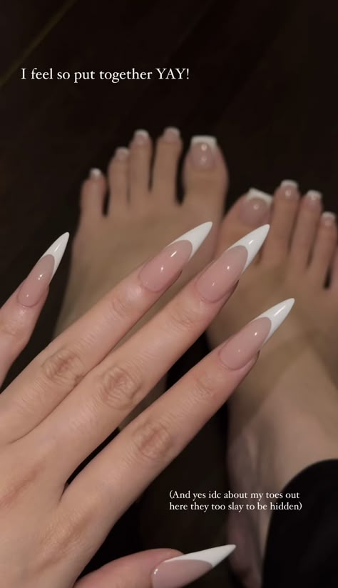 Simple Nails Pointy, French Manicure Stilleto, White French Tip Stilleto Nails, White French Tips Almond Nails, Frosted Tip Nails, French Tips Pointy, Stiletto White French Tip Nails, Stiletto Nails Nude Color, Long Wedding Nails For Bride