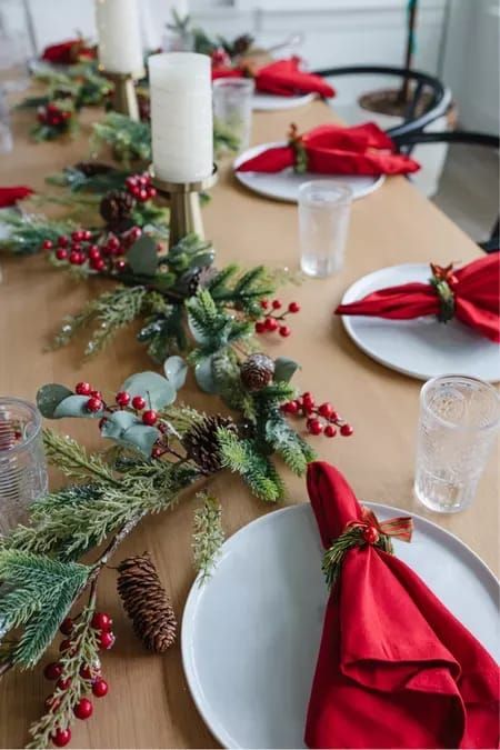 Red White Christmas Table Decor, Christmas Table With Garland, White And Red Christmas Table Decor, Christmas Garland On Table, Christmas Garland Table Decor, Garland On Table Christmas, Red Christmas Tablescapes, Christmas Table Red And White, Gold And Red Christmas Table Decor