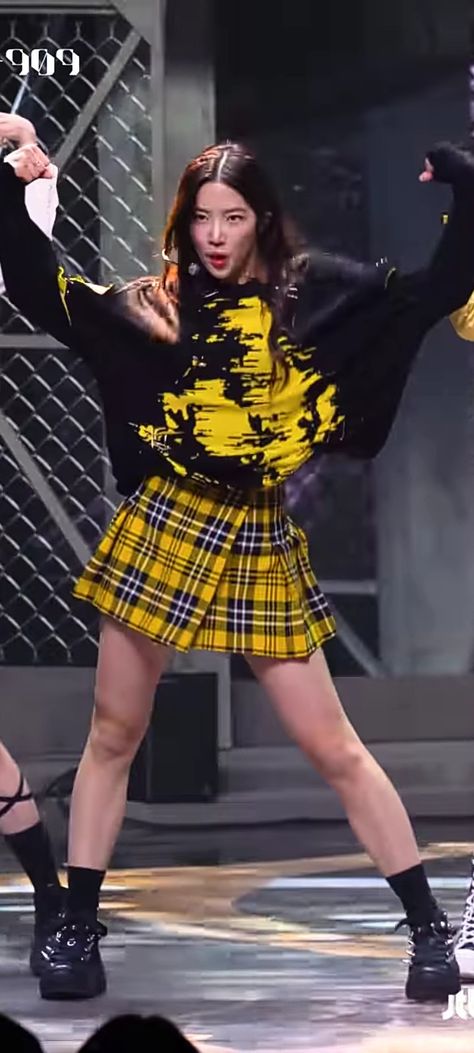 Kazuha Antifragile Stage, Kazuha Antifragile Outfit, Antifragile Stage Outfit, Kazuha Stage Outfit, Kazuha Antifragile, Lee Sserafim, Kpop Stage, Stage Outfit, Stage Outfits