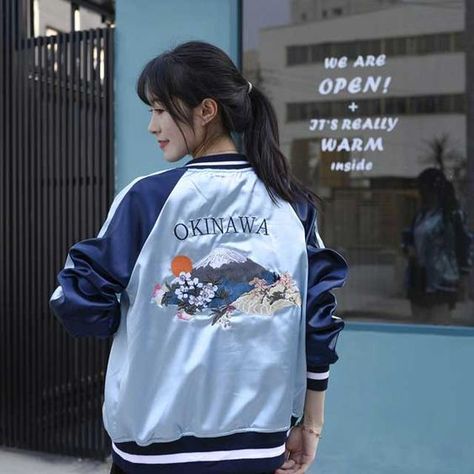 Excellent quality arrived very fast recommended thank you very much Sukajan Jacket Women, Satin Jacket Outfit, Japanese Fashion Trends, Fashion Study, Japanese Souvenir, Sukajan Jacket, Tite Kubo, Jacket Outfit Women, Souvenir Jacket