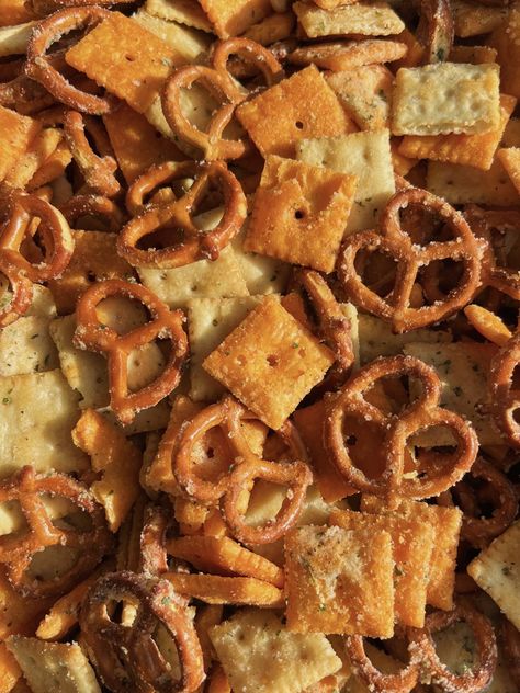 Ranch Snack Mix Ranch Cracker Mix Recipe, Pretzel Snack Mix Recipe, Spicy Pretzels Ranch, Ranch Pretzels Hidden Valley, Ranch Snack Mix Recipes, Ranch Pretzel Recipes, Cracker Mix Recipes, Spicy Ranch Pretzels, Ranch Crackers