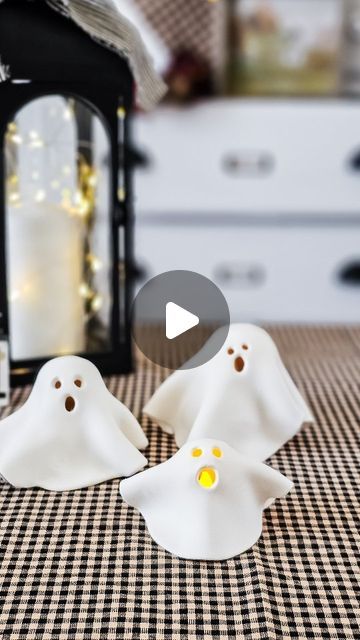 Cindy Long on Instagram: "Let's make some clay ghosts 👻 Easy, cute and just slightly spooky. Tutorial and supplies are listed below. Here's what you'll need: -rolling pin -model magic (check my stories for exact one I used) -tin foil squares -small styrofoam balls (one per 👻) -skewer Here's what you do: 1. Work a small ball of model magic in your hands for a few minutes until it softens 2. Shape foil around styrofoam ball, forming a shape that stands up by itself 3. Roll out clay until it's about 1/8-1/4" thin TIP: if you measure height of foil shape x2, your clay needs to be close to that in diameter 4. Make ghost 👀 and mouth with a skewer 5. Lay clay over foil and gently shape to fit TIP: clay can be gently stretched so it touches the table 6. Let excess clay create folds around ghost Modeling Clay Ideas Halloween, How To Make A Ghost Out Of Clay, Fit Halloween Decorations, Air Dry Clay Ghosts Tutorial, Model Magic Ghost, Ghost Clay Ideas, Clay Ghosts Diy Tutorial, Moldable Clay Ideas, Halloween Air Dry Clay Crafts