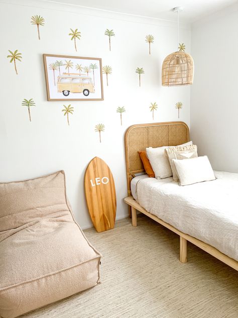 Cant go wrong with this beach themed boys bedroom! Our palm tree wall decals and print turn a plain room into a stylish space! Shop our range of wall stickers and kids prints via www.sailahlane.com Pic by @liked.by.leo Palm Tree Boys Room, Beach Theme Decor Living Room, Coastal Toddler Room, Beachy Kids Room, Surf Board Wall Decor, Beach Toddler Room, Beach Airbnb Decor, Boys Coastal Bedroom, Beach Room Theme