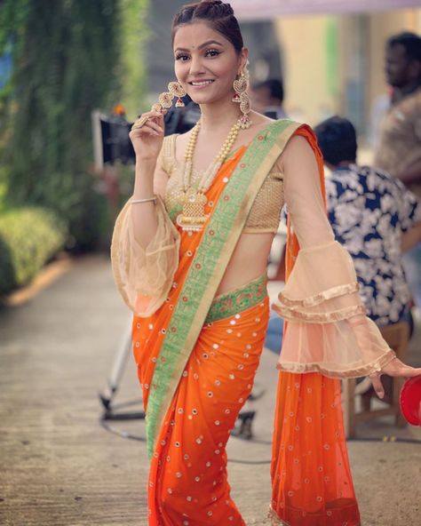 Rubina Dilaik Saree, Pose In Saree, Actress In Saree, Rubina Dilaik, Long Blouse Designs, Indian Sari Dress, Dress Photography, Saree Blouse Neck Designs, Lehenga Blouse Designs