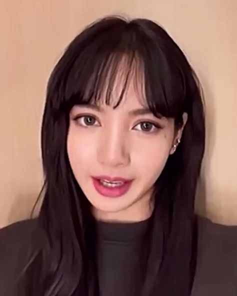 Lisa Video, Black Hair Video, Lisa Jennie Rose, Black Hair Kpop, Jennie Rose, Instagram Inspiration Posts, Jen Videos, Lisa Bp, Blackpink Funny