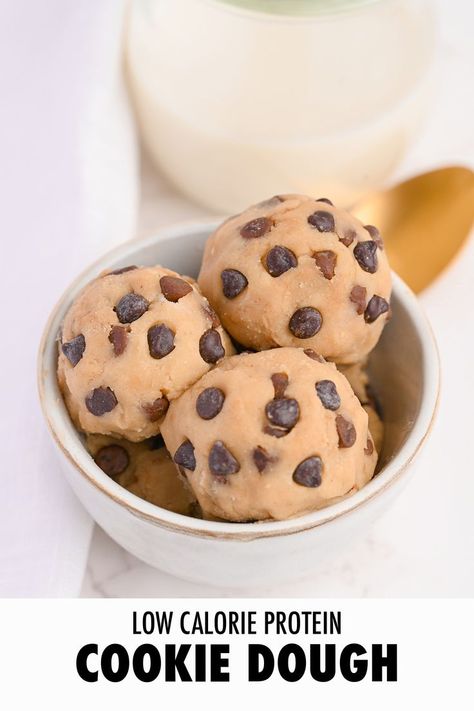 Protein low calorie cookie dough Low Calorie Cookie Dough Recipe, Low Calorie Cookie Dough, High Protein Cookie Dough, Healthy Cookie Dough Recipe, Protein Cookie Dough Recipe, Greek Yogurt Cookies, Cookie Dough Yogurt, High Protein Cookie, Protein Powder Cookies