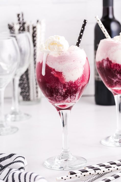 red wine floats hero image Creamsicle Milkshake Recipe, Boozy Milkshake Recipes, Creamsicle Milkshake, Wine Float, Frozen Drink Recipes, Day Cocktails, Whipped Cream Vodka, Boozy Milkshake, Float Recipes