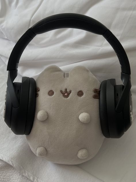 Rilakkuma Plushie, Small Poodle, Pusheen Plush, Pusheen Cute, Cute Headphones, Wearing Headphones, Whatsapp Wallpaper Cute, Pusheen Cat, Kawaii Plushies