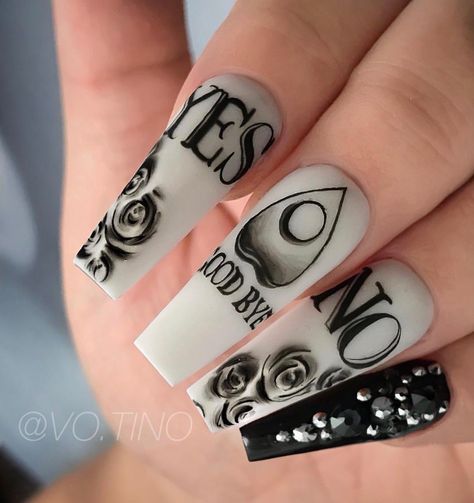 Horror Nails, Black Halloween Nails, Holloween Nails, Gold Acrylic Nails, Witchy Nails, Punk Nails, Gothic Nails, Diva Nails, Goth Nails