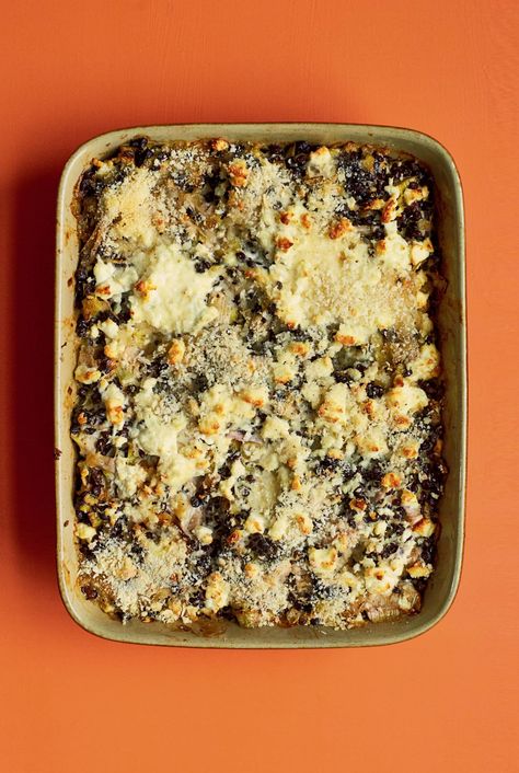 Leek and Puy Lentil Gratin with a Crunchy Feta Topping Chicken Kiev, Lasagne Recipes, Veggie Dinner, Lentil Recipes, Vegetarian Dinners, Batch Cooking, Latest Recipe, Vegan Recipes Easy, Leeks