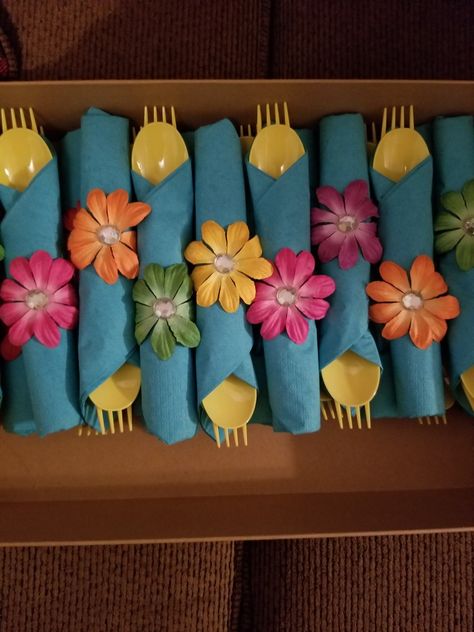 Lilo Stitch Birthday Party Food, Lilo And Stitch Pool Party Ideas, Hawaiian Birthday Activities, Lilo And Stitch Birthday Cupcakes, Birthday Themes Hawaiian, Luau 5th Birthday Party, Lilo And Stitch Sleepover, Ohana Adoption Party, Stitch Sweet 16 Party Ideas