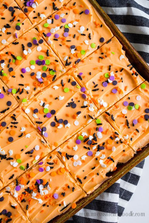 Halloween Sugar Cookie Bars In A Baking Sheet Halloween Sprinkle Ideas, Dessert With Frosting, Halloween Deserts Cookies, Sugar Cookie Recipe Halloween, Halloween Dessert Ideas Cookies, Halloween Dessert For Kids, Halloween Dessert For Party, Halloween Baking Ideas Desserts, Halloween Desserts For A Crowd