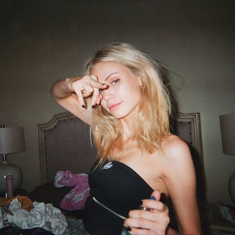 Scarlett Rose Leithold, Scarlett Leithold, Scarlett Rose, Quinn Fabray, How To Pose, Personal Photo, Hair Looks, Fanfiction, One Shoulder Blouse