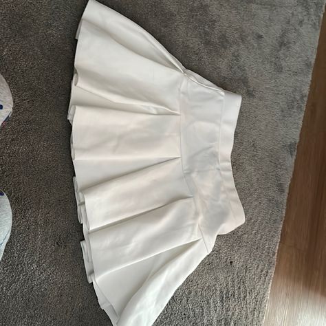 White Women’s Tennis Maxi, Miniskirt, Pleated Size To Never Been One With Tags Tyler Concert, White Miniskirt, Pleated Miniskirt, Skirt Tennis, Skirt Top Set, Satin Maxi Skirt, White Pleated Skirt, Skirts White, Silk Maxi Skirt