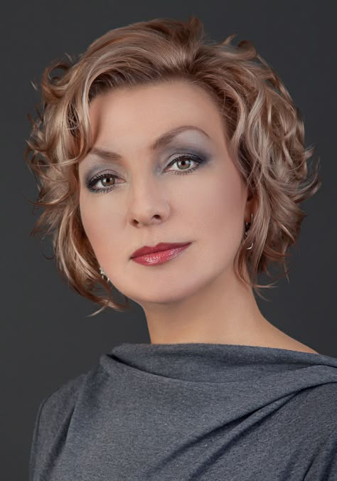 Short Scrunched Hairstyles, Short Wavy Hairstyles For Women Over 50 Naturally Curly, Short Curly Hair Over 50 Women, Short Layered Bob Hairstyles For Fine Hair, Short Wavy Hairstyles For Women Over 50, Short Curly Haircuts For Women Over 50, Curly Hairstyles For Women Over 50, Layered Curly Bob Hairstyles, Short Curly Layered Bob