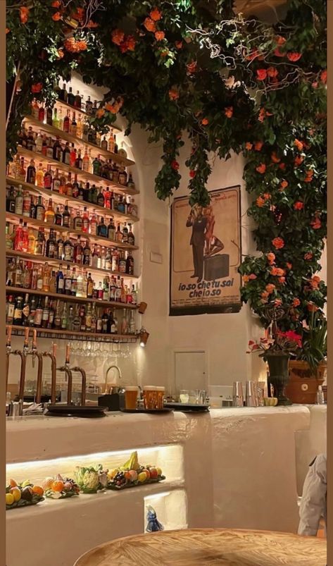 Luxury Italian Restaurant, Italian Restaurant Interior, Italian Restaurant Decor, Restaurant Italian, Eclectic Restaurant, Themed Restaurant, Italian Bistro, Italian Bar, Restaurant Themes