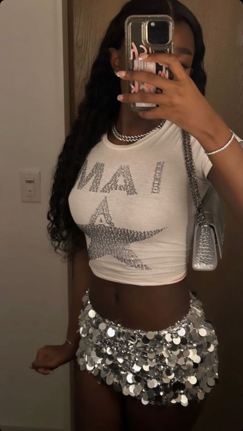 Best Friend Concert Outfits, Black Woman Club Outfit, All Black Birthday Outfit Black Women, Sequin Skirt Outfit Black Woman, 7 Rings Outfits, Anguilla Outfits, Birthday Dinner Fits, Birthday Fits Black Women, Aesthetic Birthday Outfits