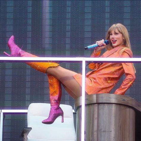 Taylor Swift Eras Tour Lover, Eras Tour Lover, Lover Era, Orange Blazer, Man Blazer, Girls Diary, Taylor Swift The Eras Tour, Swift Photo, Orange Jacket