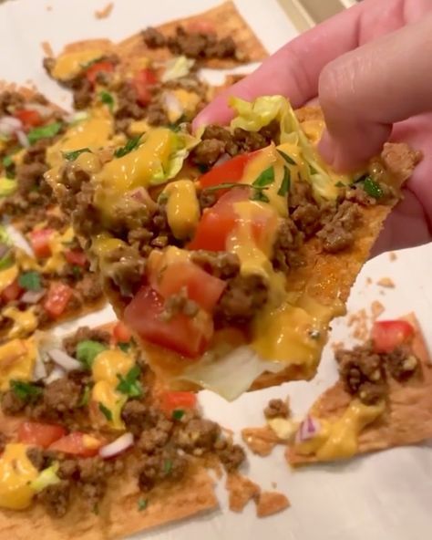 Cut Da Carb Flatbread on Instagram: “🥘#LowCarb Bake & Break Loaded Nachos. ... It’s the cheesy, crunchy, Guilt-free meal for us!👏🤩💯 Steph used Lori’s genius technique to create…” Cut Da Carb Flatbread Recipes, Cut Da Carb Recipes, Recipes Nachos, Loaded Nachos, Flatbread Recipes, Free Meal, Flatbread, Guilt Free, Keto Diet Recipes