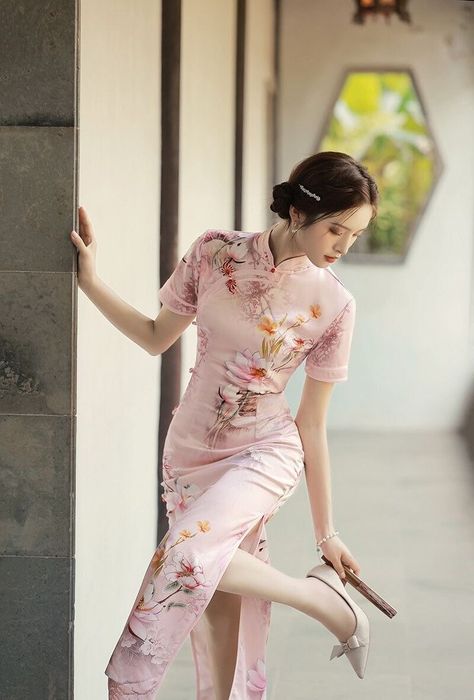 Chinese Dress Modern, Asian Style Dress, Vietnam Dress, Chinese Qipao, Chinese Style Dress, Traditional Chinese Dress, Long Evening Dress, Qipao Dress, Modern Chinese