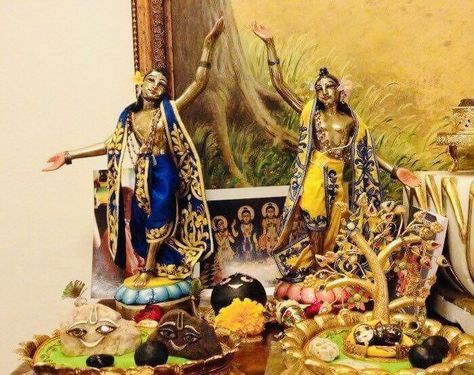 Vrindavan Photo, Krishna Altar, Krishna Accessories, Lord Chaitanya, Gaura Nitai, Chaitanya Mahaprabhu, Deity Clothes, Gaur Nitai, Iskcon Krishna